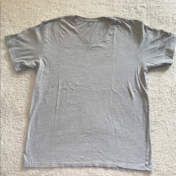 👕 Men’s Gray V-Neck T-Shirt – Size Large - Picture 1 of 5